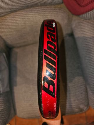 Pala Bullpadel MM1 PRO con Hesacore y Shockouts