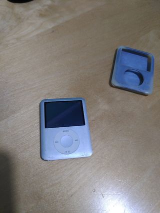 iPod 4 GB