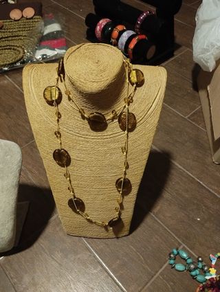 Expositores para collares, anillos y pulseras.