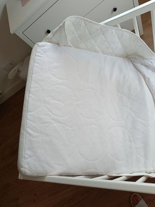 Cuna con colchón Ikea
