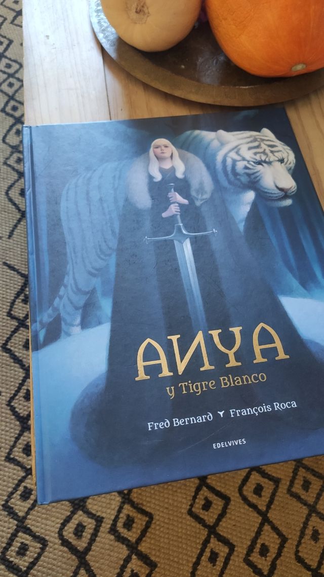 Anya y Tigre Blanco