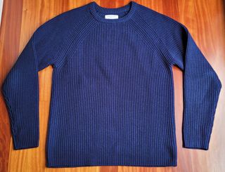 Jersey talla M azul marino ideal para uniforme.