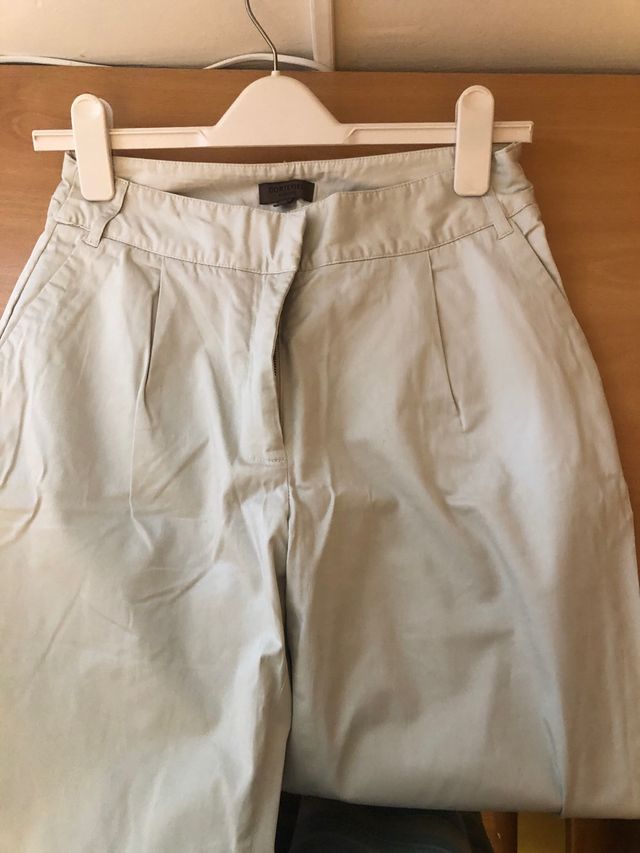 pantalón color beige