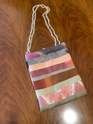 Borsetta realizzata con stoffa di seta di kimono