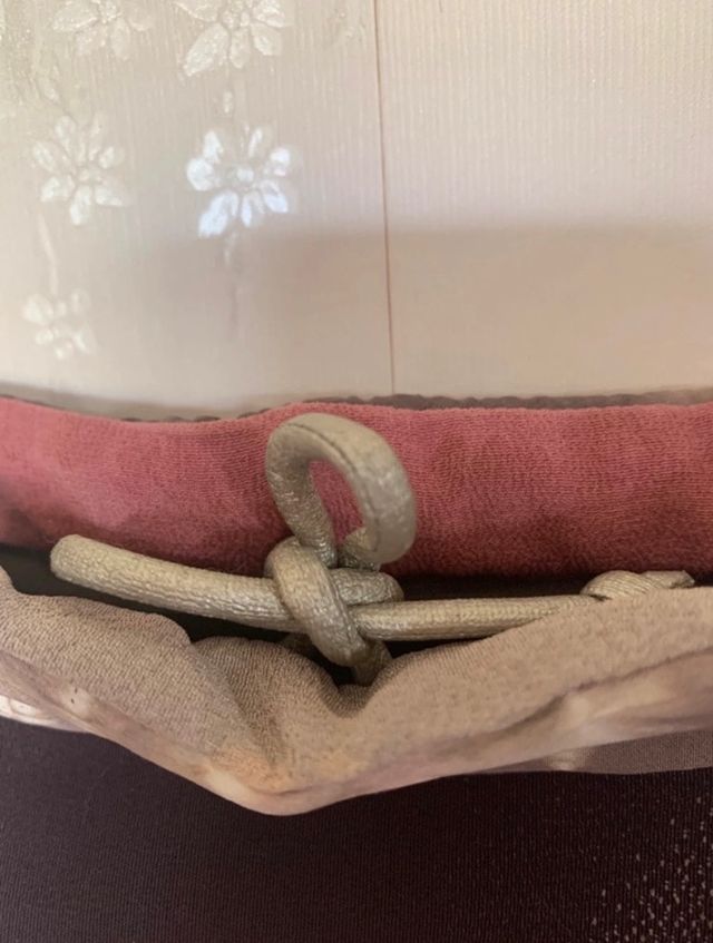 Borsetta realizzata con stoffa di seta di kimono