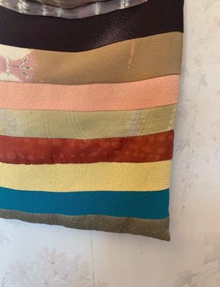 Borsetta realizzata con stoffa di seta di kimono