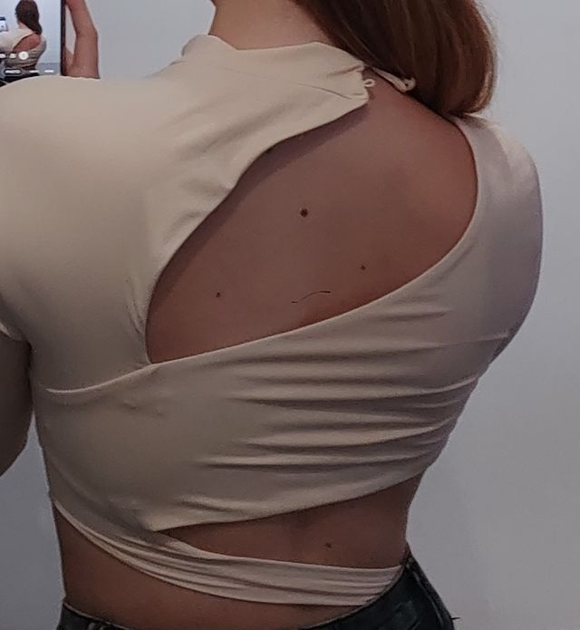 Body asimétrico color beige