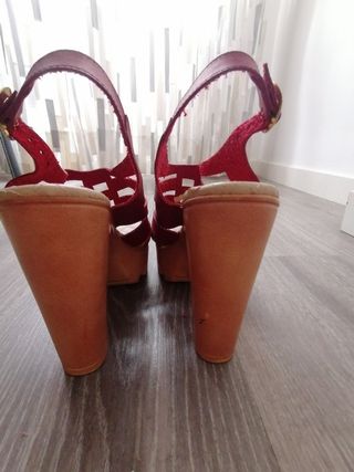 Zapatos tiras rojas con plataforma