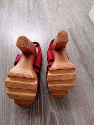 Zapatos tiras rojas con plataforma