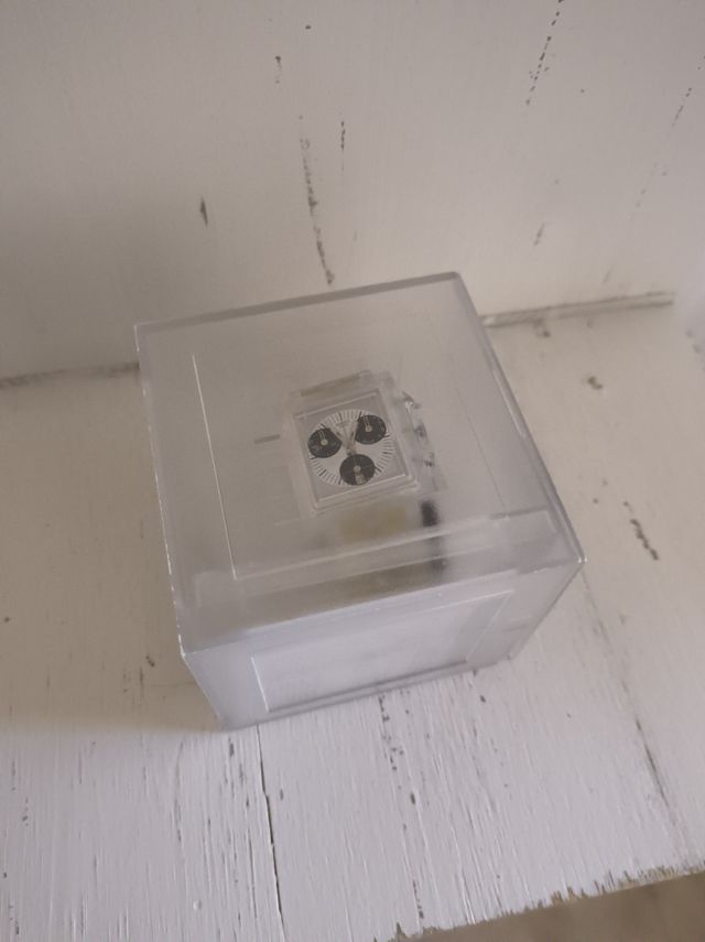 Reloj Swatch Chrono Witedunday SUEK400