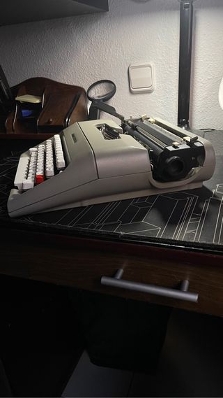 MAQUINA ESCRIBIR OLIVETTI LETTERA-35