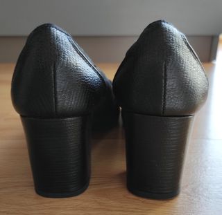 zapatos de tacón negros