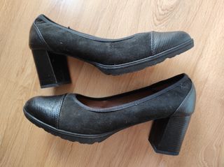 zapatos de tacón negros