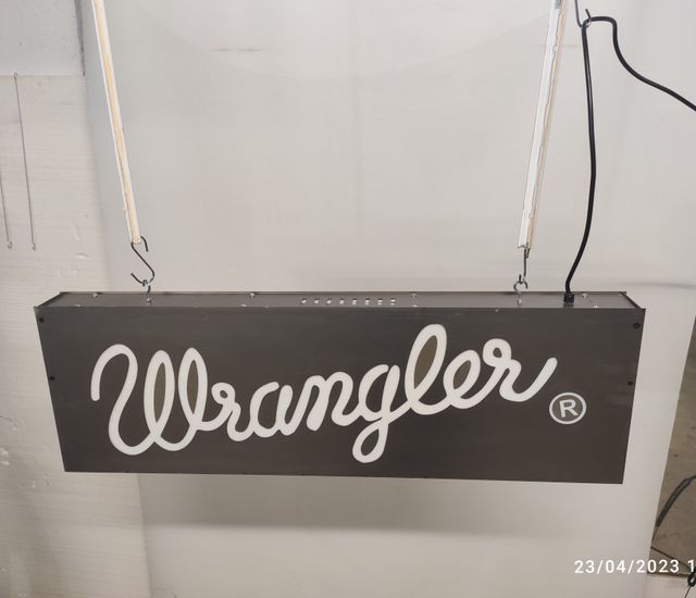 Cartello luminoso. Poster pubblicitario.