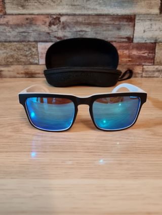 Gafas sol polarizadas.UV400.Negro/Blanco y azul.