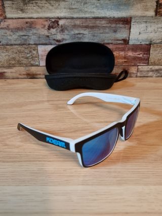 Gafas sol polarizadas.UV400.Negro/Blanco y azul.