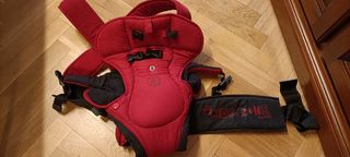 Mochila portabebes de la marca Jané.