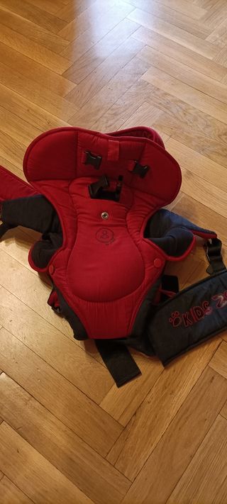 Mochila portabebes de la marca Jané.