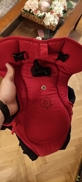 Mochila portabebes de la marca Jané.