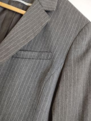 Americana gris con raya diplomática