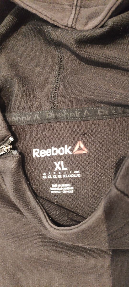 Sudadera Reebok con capucha