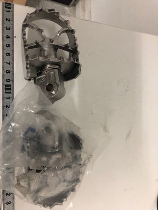 reposapies pedal moto