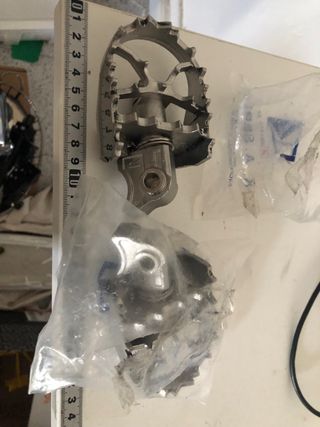 reposapies pedal moto