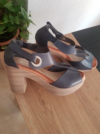 zapatos azules de piel