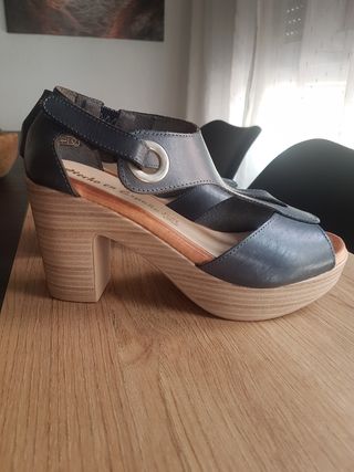 zapatos azules de piel