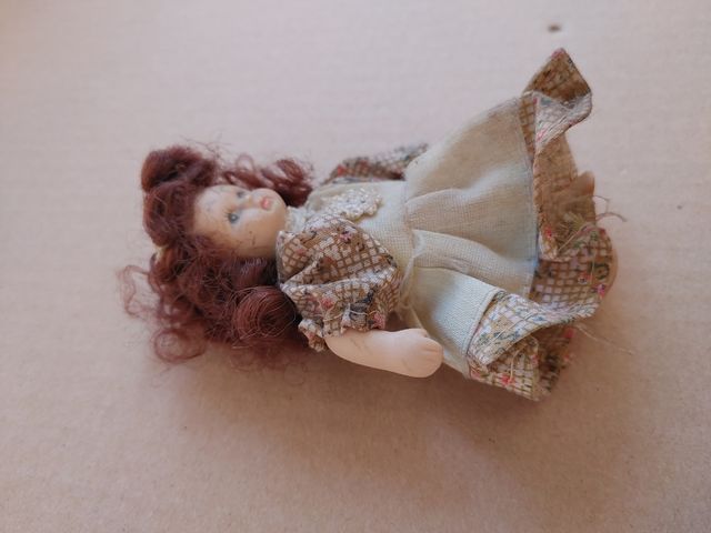 Muñeca muy antigua de cerámica