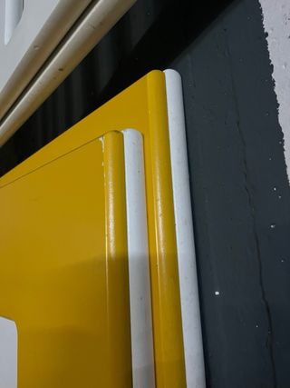 Cuna blanca y amarilla de madera