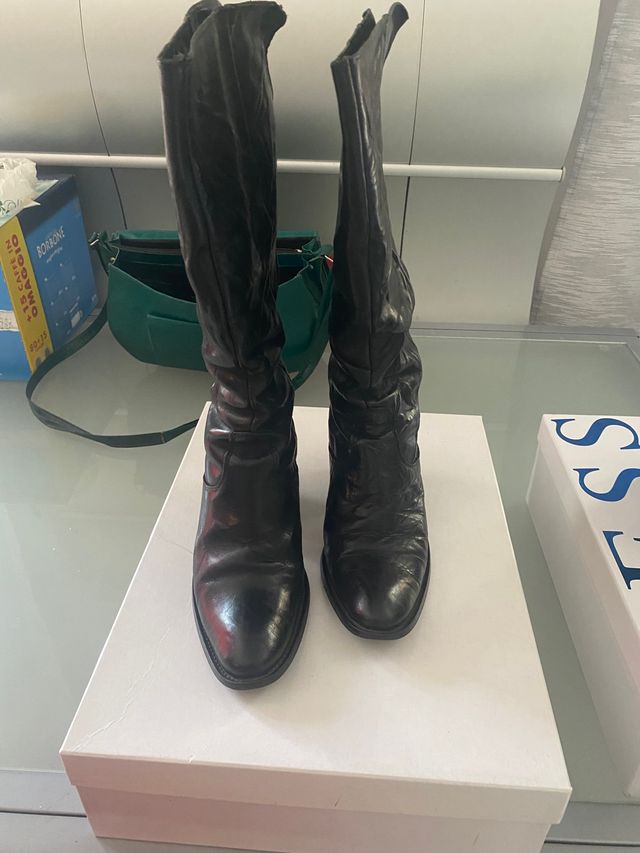 *Stivali alti in pelle nera – Tacco largo – Stile vintage*