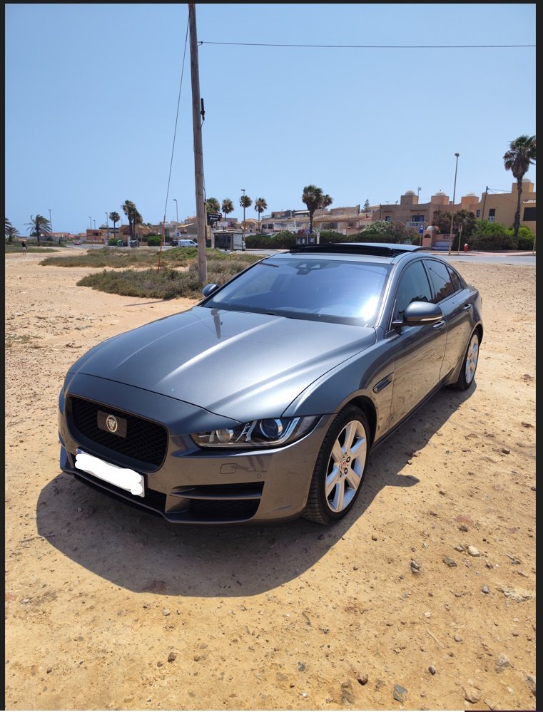 Jaguar XE 2017 - foto 1