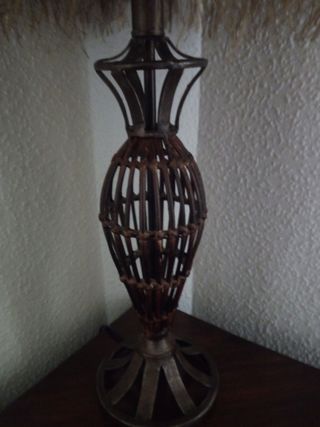 LÁMPARA DE SOBREMESA