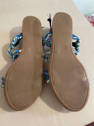 Sandalias azul oysho