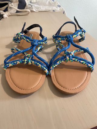 Sandalias azul oysho