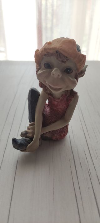 DUENDE SENTADO