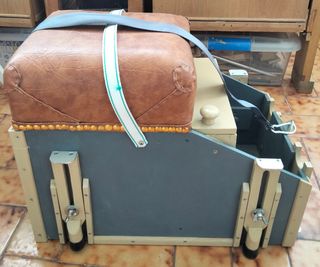 Cajón de pesca con asiento marrón