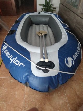 barca hinchable con dos remos