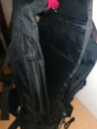 Mochila muy completa de montaña.