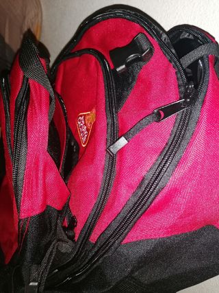 Mochila muy completa de montaña.