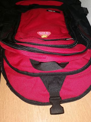 Mochila muy completa de montaña.