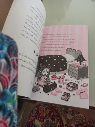 Isadora Moon va a una festa de pijames