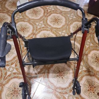 Andador NUEVO con frenos cesta y asiento