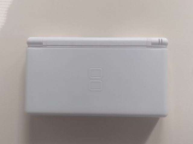 ⚪ Nintendo DS Lite con cargador color blanco