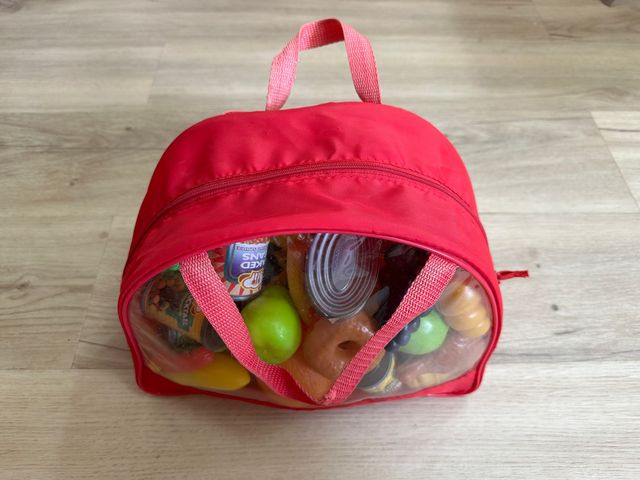 Caja registradora de juguete y más accesorios.