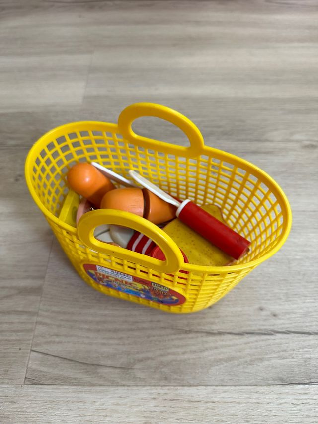 Caja registradora de juguete y más accesorios.