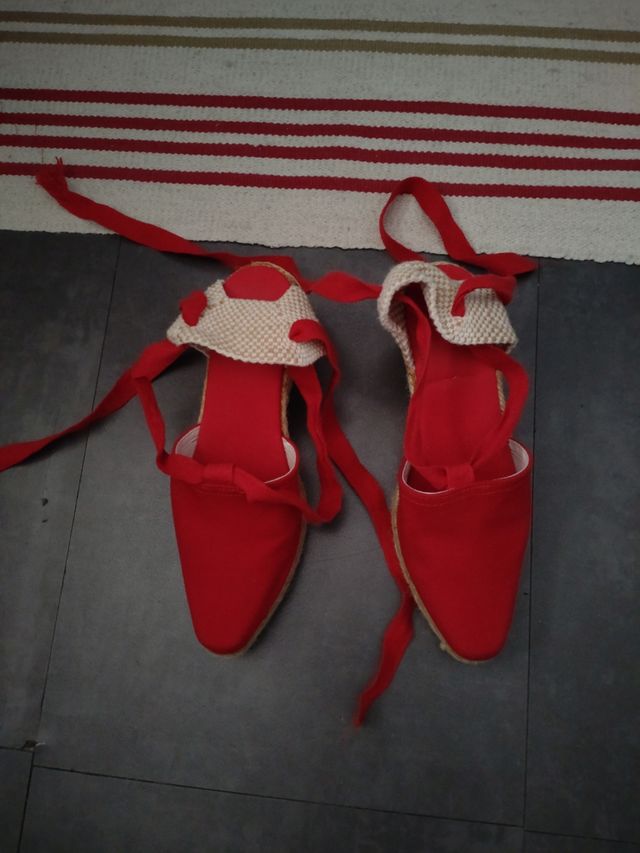 Sandalias de esparto rojas