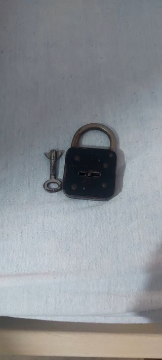 Candado antiguo con llave #