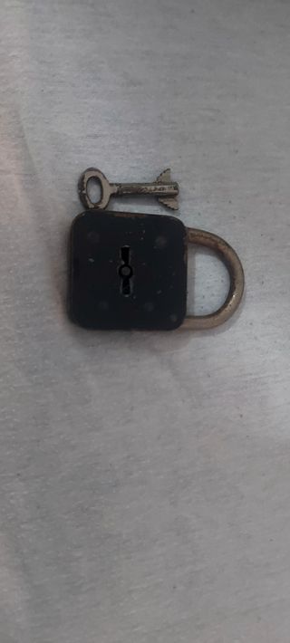 Candado antiguo con llave #
